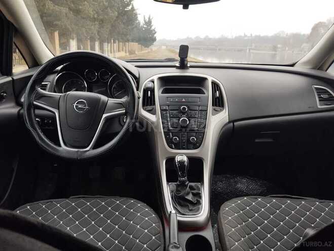 Opel Astra 2011, 215,000 km - 1.4 l - Qazax