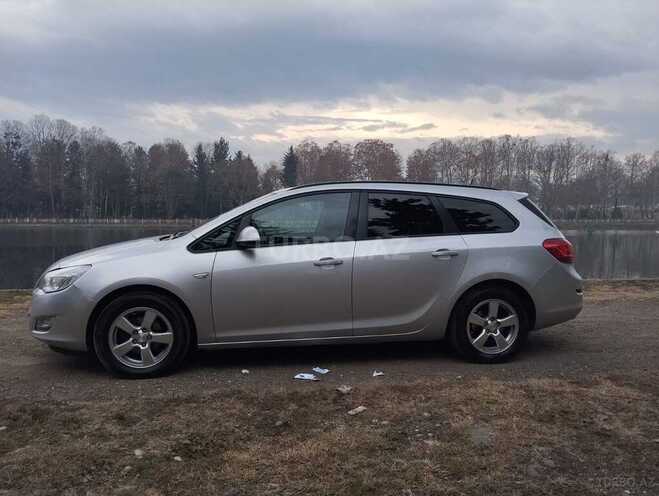 Opel Astra 2011, 215,000 km - 1.4 l - Qazax