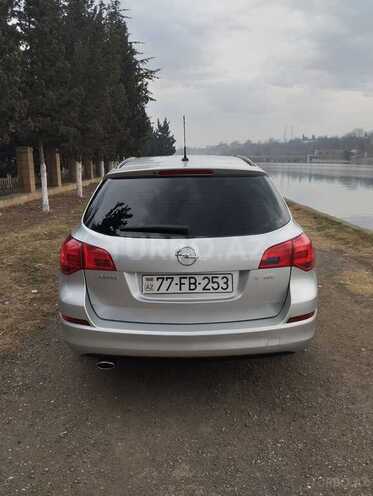 Opel Astra 2011, 215,000 km - 1.4 l - Qazax