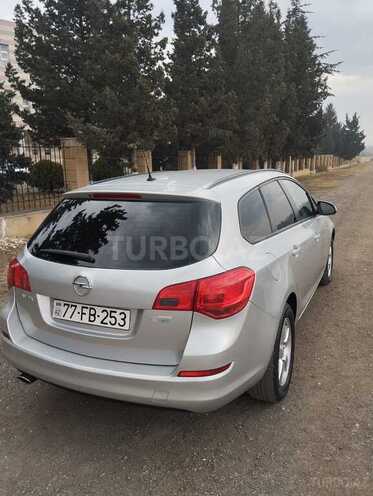 Opel Astra 2011, 215,000 km - 1.4 l - Qazax