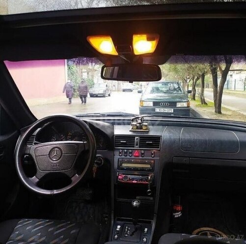 Mercedes C 220 1999, 323,822 km - 2.2 l - Qəbələ