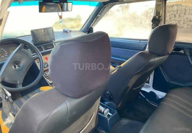 Mercedes E 250 1992, 699,000 km - 2.5 л - Bakı