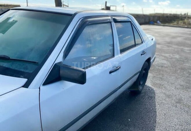 Mercedes E 250 1992, 699,000 km - 2.5 л - Bakı