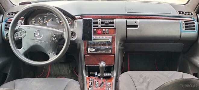 Mercedes E 240 1998, 301,000 km - 2.4 l - Bakı