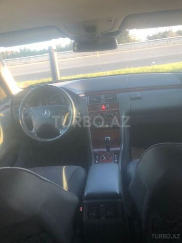 Mercedes E 240 2000, 245,000 km - 2.4 l - Bakı
