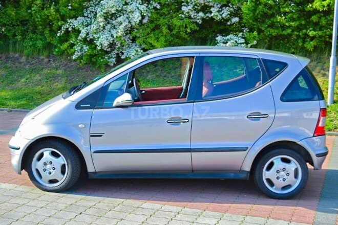 Mercedes A 140 2015, 25,000 km - 1.6 л - Bakı