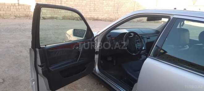 Mercedes E 240 1999, 290,000 km - 2.4 l - Bakı
