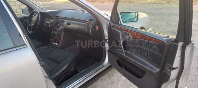 Mercedes E 240 1999, 290,000 km - 2.4 l - Bakı