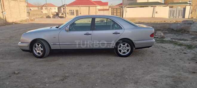 Mercedes E 240 1999, 290,000 km - 2.4 l - Bakı