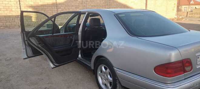 Mercedes E 240 1999, 290,000 km - 2.4 l - Bakı