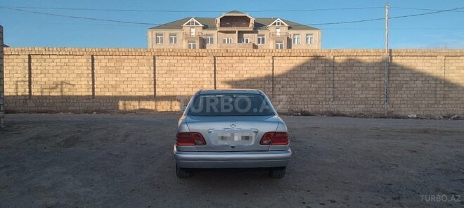 Mercedes E 240 1999, 290,000 km - 2.4 l - Bakı