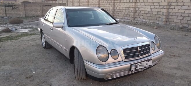 Mercedes E 240 1999, 290,000 km - 2.4 l - Bakı