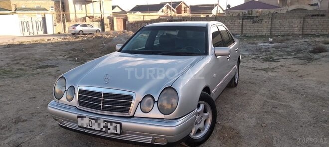 Mercedes E 240 1999, 290,000 km - 2.4 l - Bakı