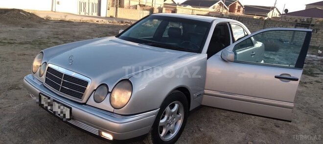 Mercedes E 240 1999, 290,000 km - 2.4 l - Bakı