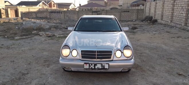 Mercedes E 240 1999, 290,000 km - 2.4 l - Bakı