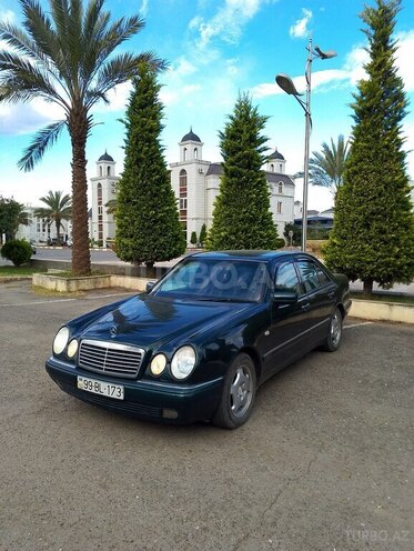 Mercedes E 240 1998, 407,000 km - 2.4 l - Astara