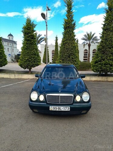 Mercedes E 240 1998, 407,000 km - 2.4 l - Astara