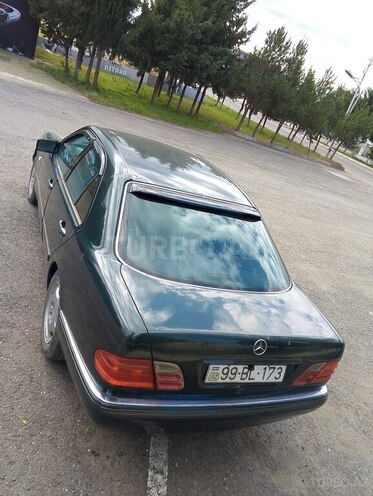 Mercedes E 240 1998, 407,000 km - 2.4 l - Astara