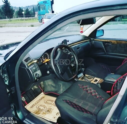 Mercedes E 240 1998, 407,000 km - 2.4 l - Astara