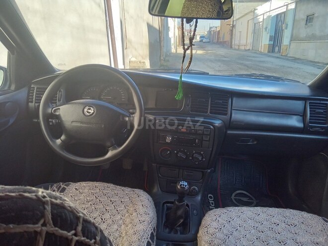 Opel Vectra 1995, 255,000 km - 1.8 л - Bakı