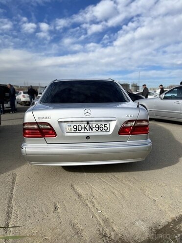 Mercedes E 220 2001, 300,000 km - 2.2 л - Bakı