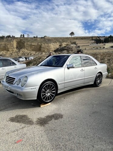 Mercedes E 220 2001, 300,000 km - 2.2 л - Bakı