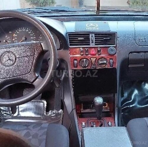 Mercedes C 220 1998, 214,000 km - 2.2 l - Tovuz
