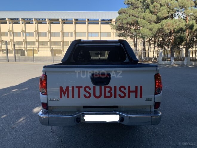 Mitsubishi L200 2013, 189,650 km - 2.5 l - Bakı