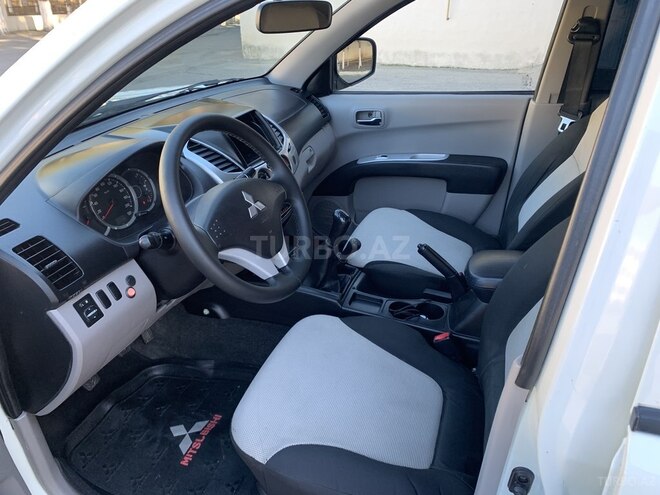 Mitsubishi L200 2013, 189,650 km - 2.5 l - Bakı
