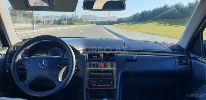 Mercedes E 200 1999, 451,000 km - 2.0 l - Bakı