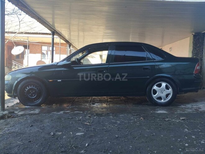 Opel Vectra 1998, 99,999 km - 1.6 л - Qax