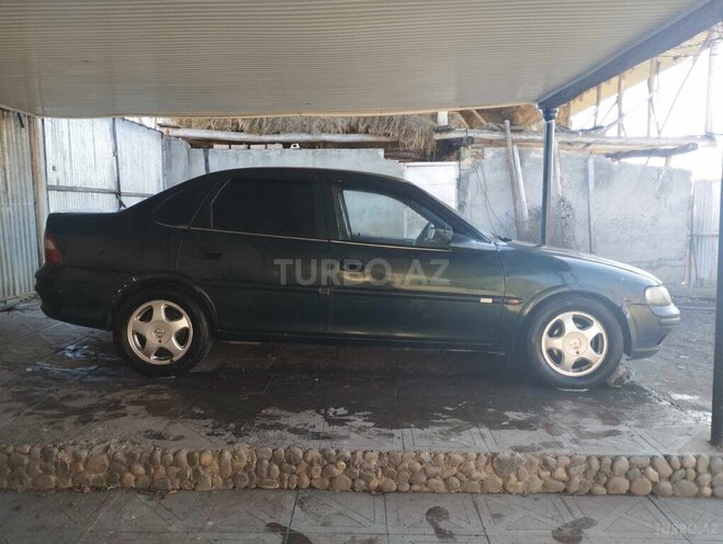 Opel Vectra 1998, 99,999 km - 1.6 л - Qax