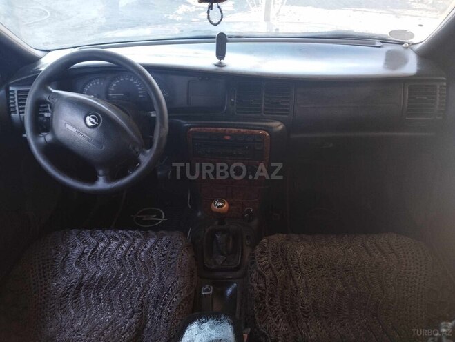Opel Vectra 1998, 99,999 km - 1.6 л - Qax