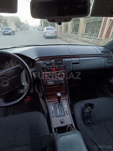 Mercedes E 220 1995, 100,000 km - 2.2 l - Bakı