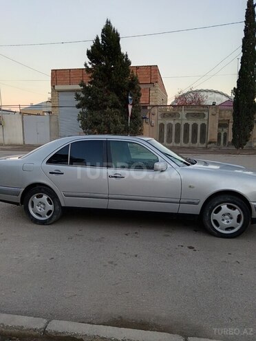 Mercedes E 220 1995, 100,000 km - 2.2 l - Bakı
