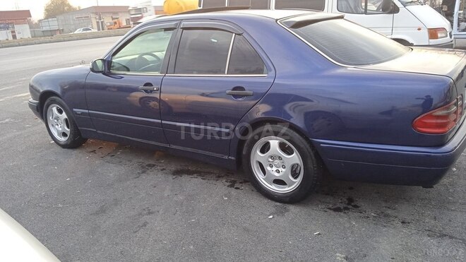 Mercedes E 230 1997, 421,000 km - 2.3 l - Bakı