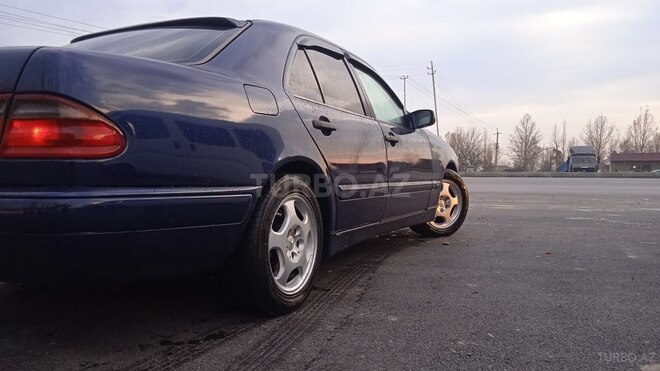 Mercedes E 230 1997, 421,000 km - 2.3 l - Bakı