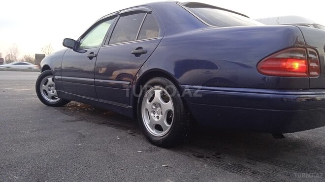 Mercedes E 230 1997, 421,000 km - 2.3 l - Bakı