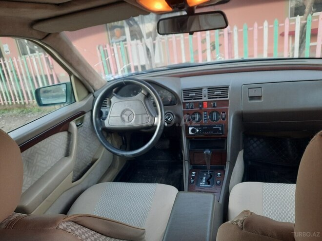 Mercedes C 200 1994, 300,000 km - 2.0 l - Quba