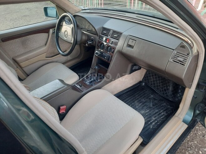 Mercedes C 200 1994, 300,000 km - 2.0 l - Quba