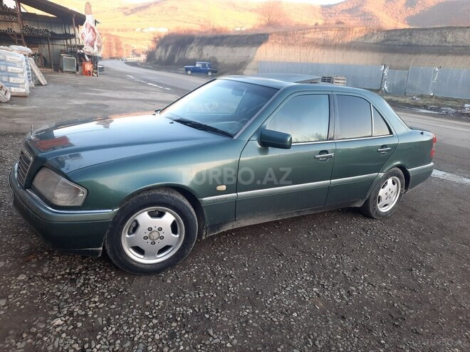 Mercedes C 200 1994, 300,000 km - 2.0 l - Quba