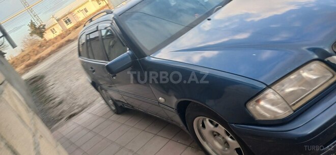 Mercedes C 200 2000, 133,688 km - 2.0 л - Yevlax