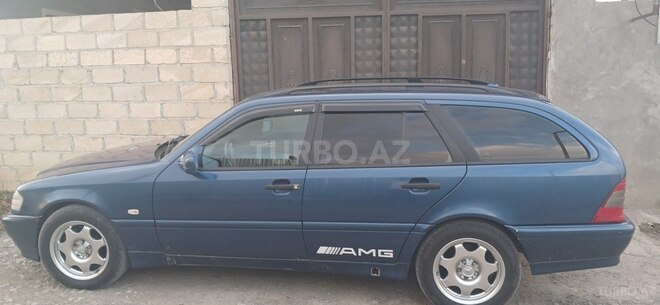 Mercedes C 200 2000, 133,688 km - 2.0 л - Yevlax