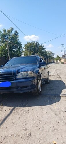 Mercedes C 200 2000, 133,688 km - 2.0 л - Yevlax