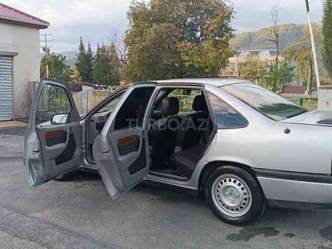 Opel Vectra 1993, 434,000 km - 2.0 l - Zaqatala