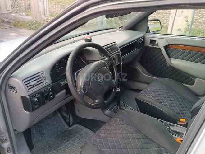 Opel Vectra 1993, 434,000 km - 2.0 l - Zaqatala
