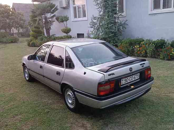 Opel Vectra 1993, 434,000 km - 2.0 l - Zaqatala