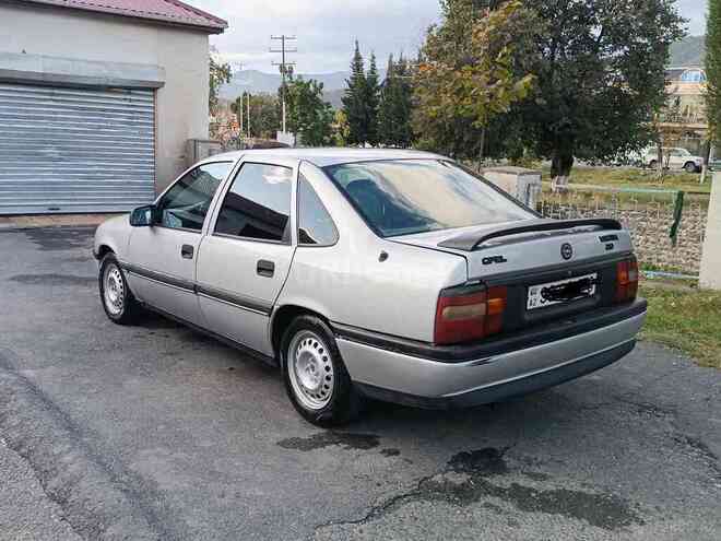Opel Vectra 1993, 434,000 km - 2.0 l - Zaqatala