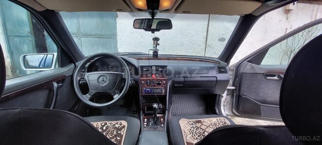 Mercedes C 200 1997, 643,338 km - 2.0 l - Quba