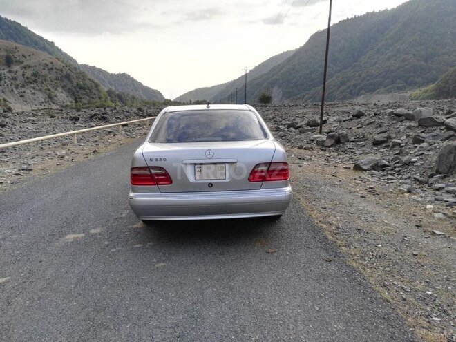 Mercedes E 320 2001, 260,000 km - 3.2 l - Bakı